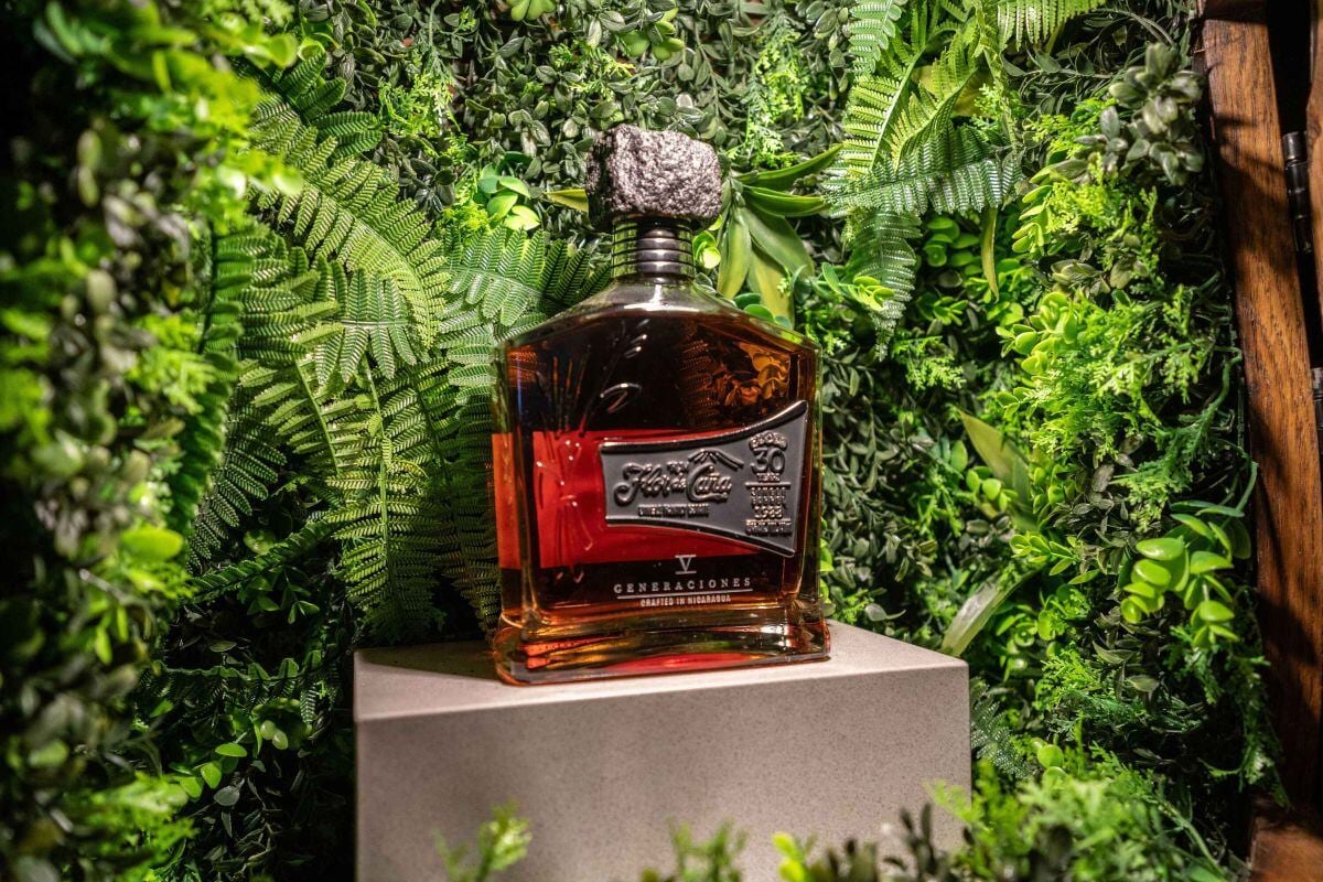 Las marcas importadas de ron representan la competencia más directa en el segmento premium y buscan la misma franja de consumidores.