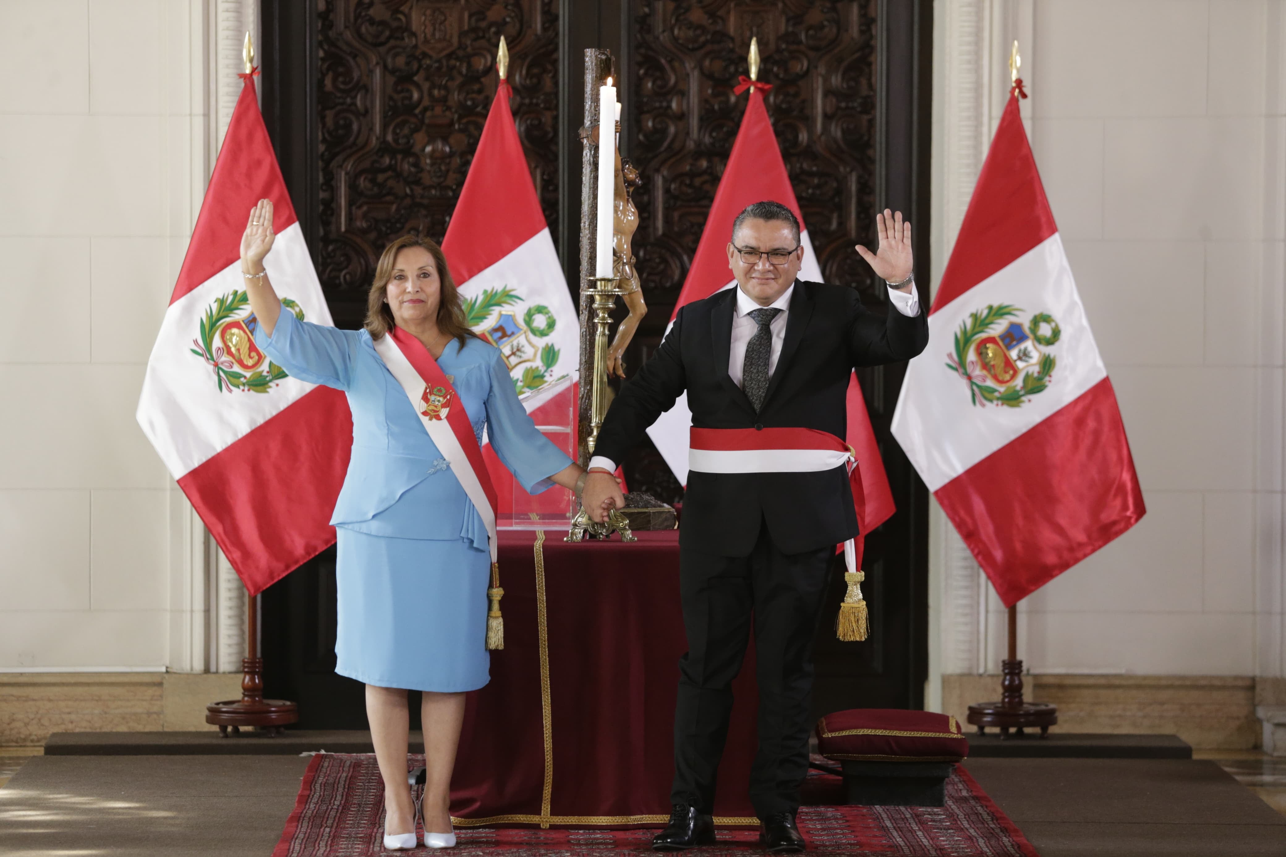 La mandataria tomó juramento al nuevo ministro del Interior. Foto: César Bueno @photo.gec