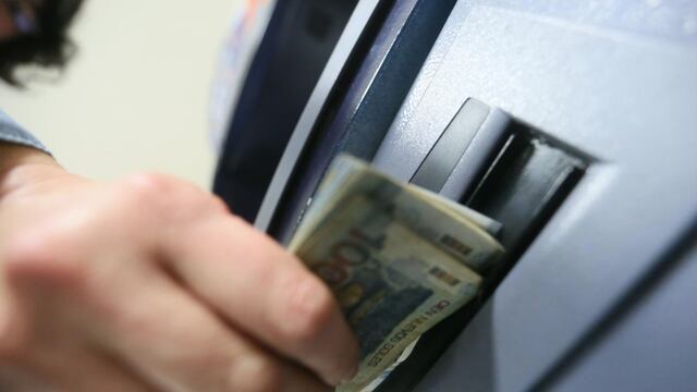 Retiro de efectivo de tarjetas de crédito cayó 32% en el último año, según Sentinel