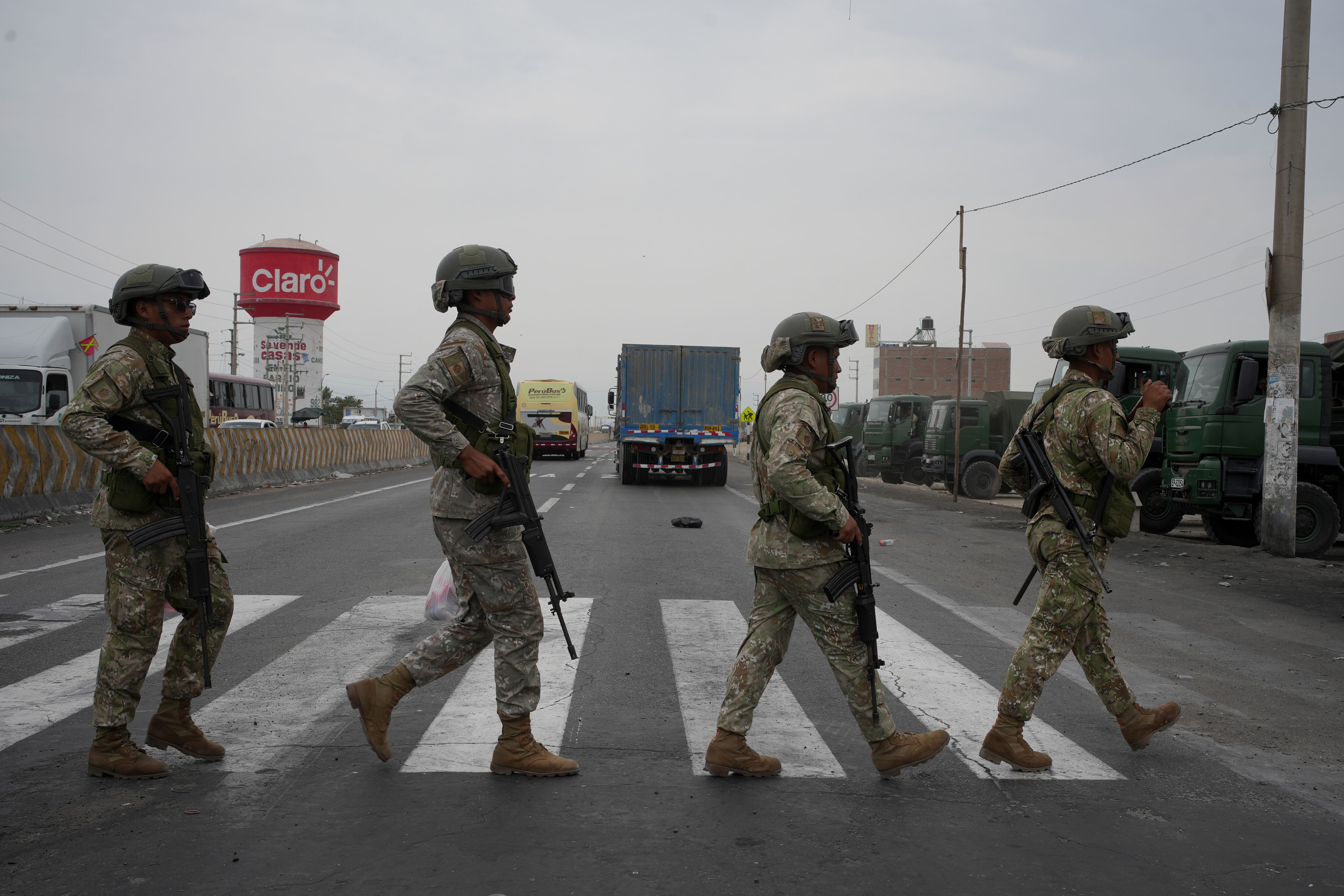 Gobierno declara el estado de emergencia en la red vial nacional por 30 días. (Foto: AP Photo/Guadalupe Pardo)