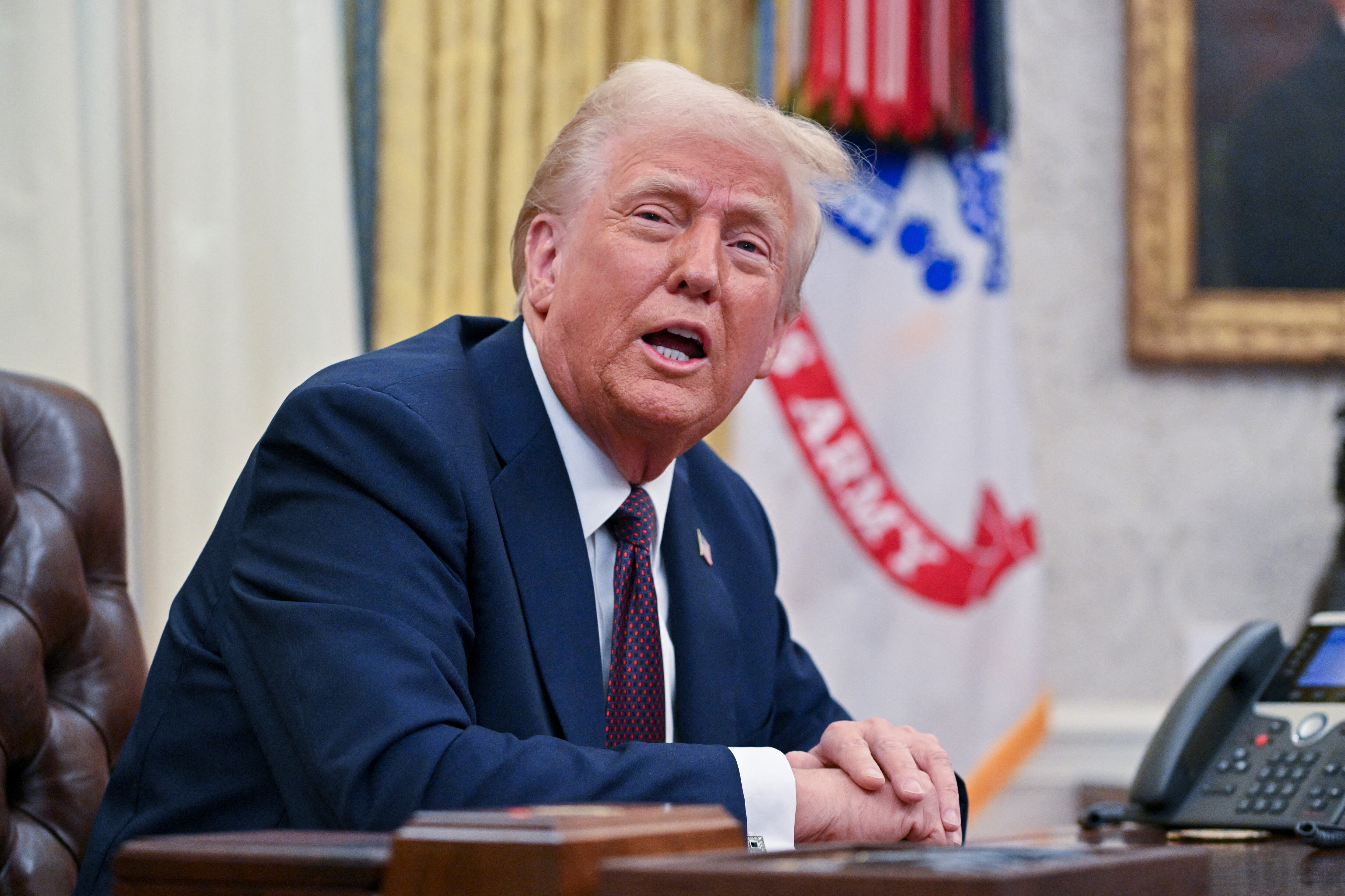El presidente de Estados Unidos, Donald Trump, no descartó usar la fuerza militar para adueñarse de Groenlandia. Foto: ROBERTO SCHMIDT / AFP)