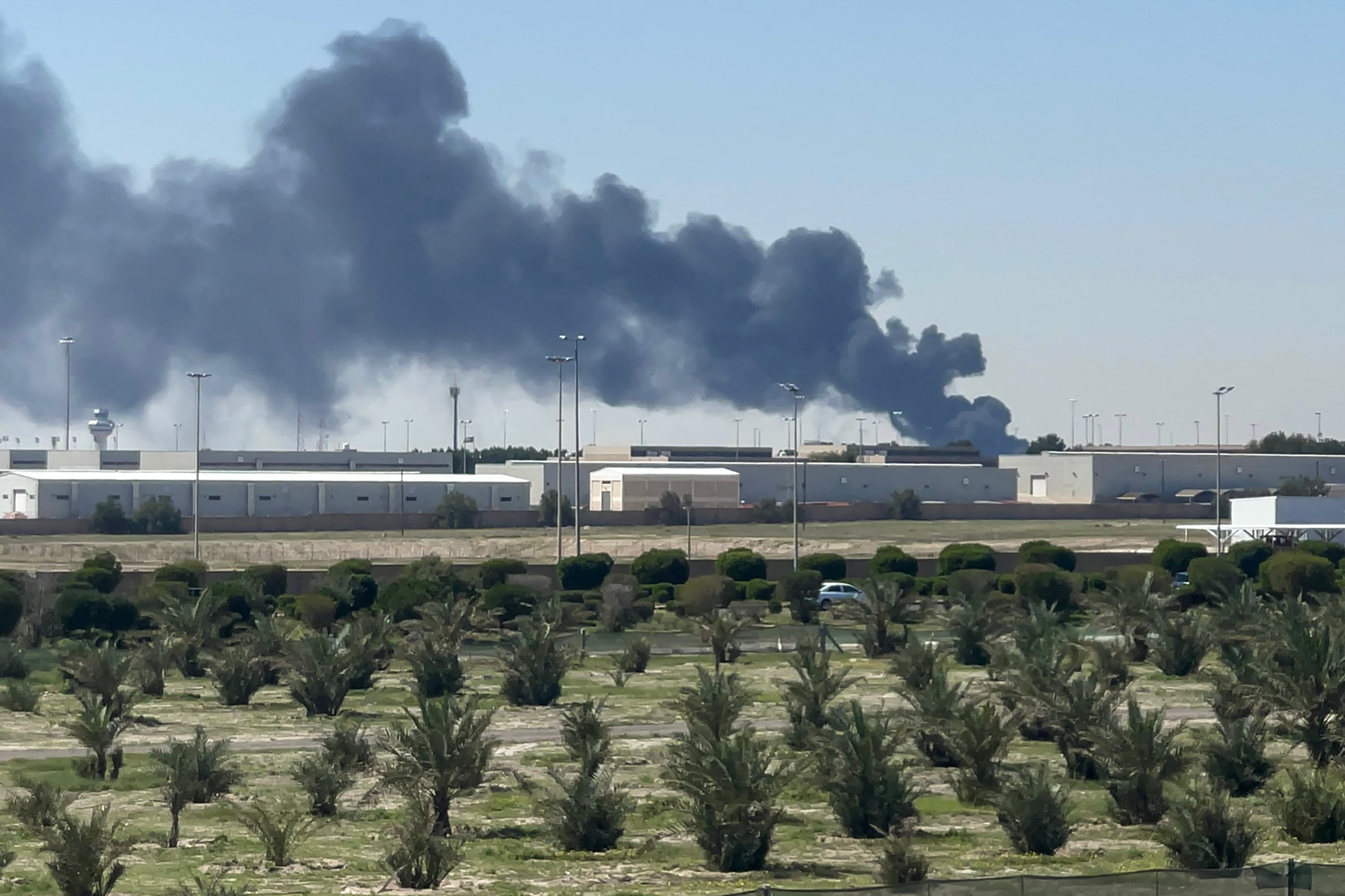 Nuevos ataques de Irán se dan en respuesta a los bombardeos estadounidenses y se alerta que el conflicto podría frustrar las conversaciones para un acuerdo de paz.(Foto de AFP).