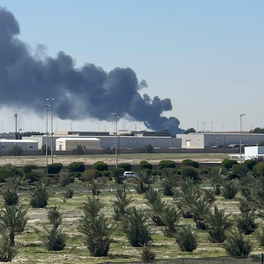 Nuevos ataques de Irán se dan en respuesta a los bombardeos estadounidenses y se alerta que el conflicto podría frustrar las conversaciones para un acuerdo de paz.(Foto de AFP).