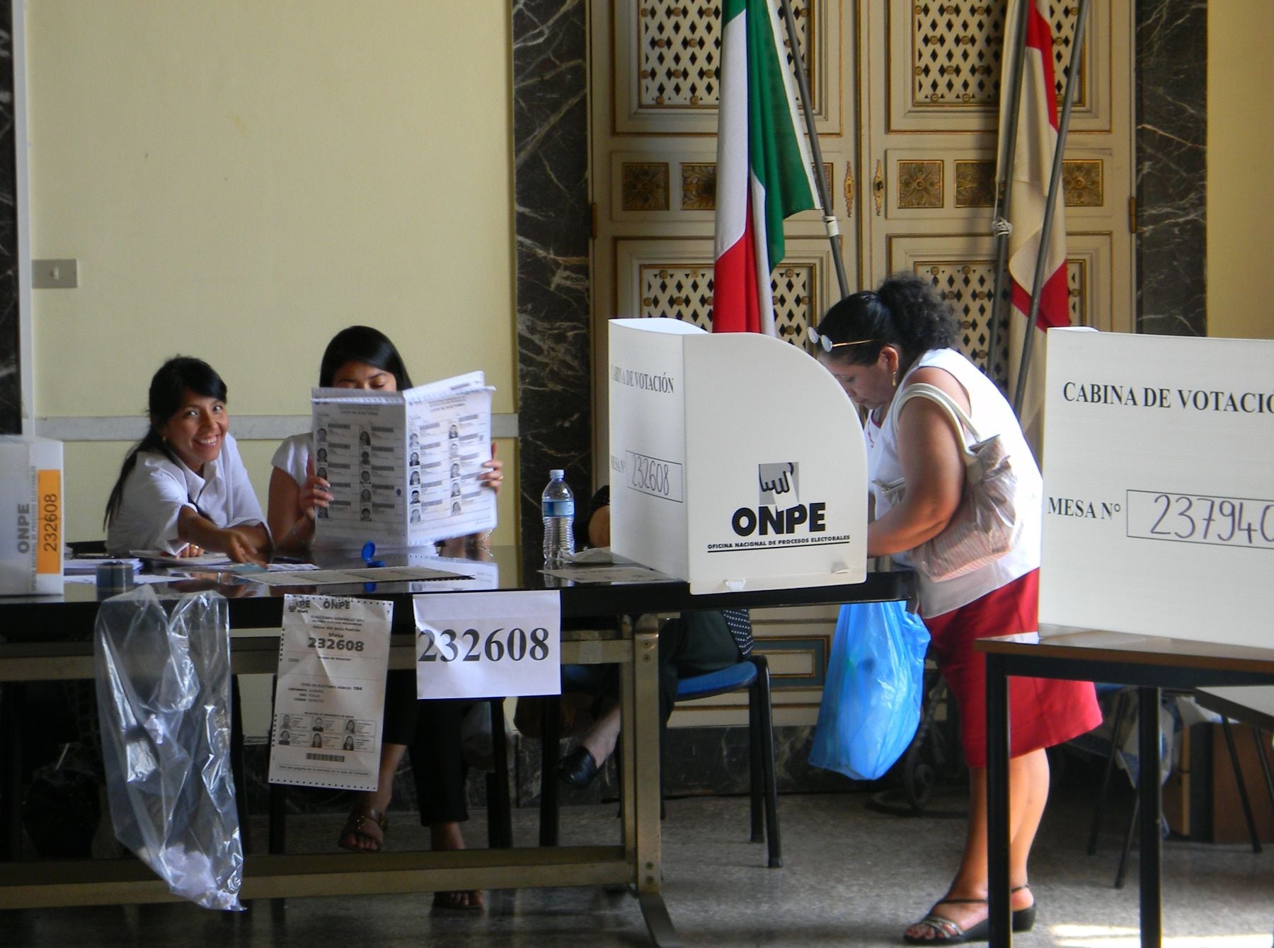 Votos en el extranjero. (Foto: Andina)