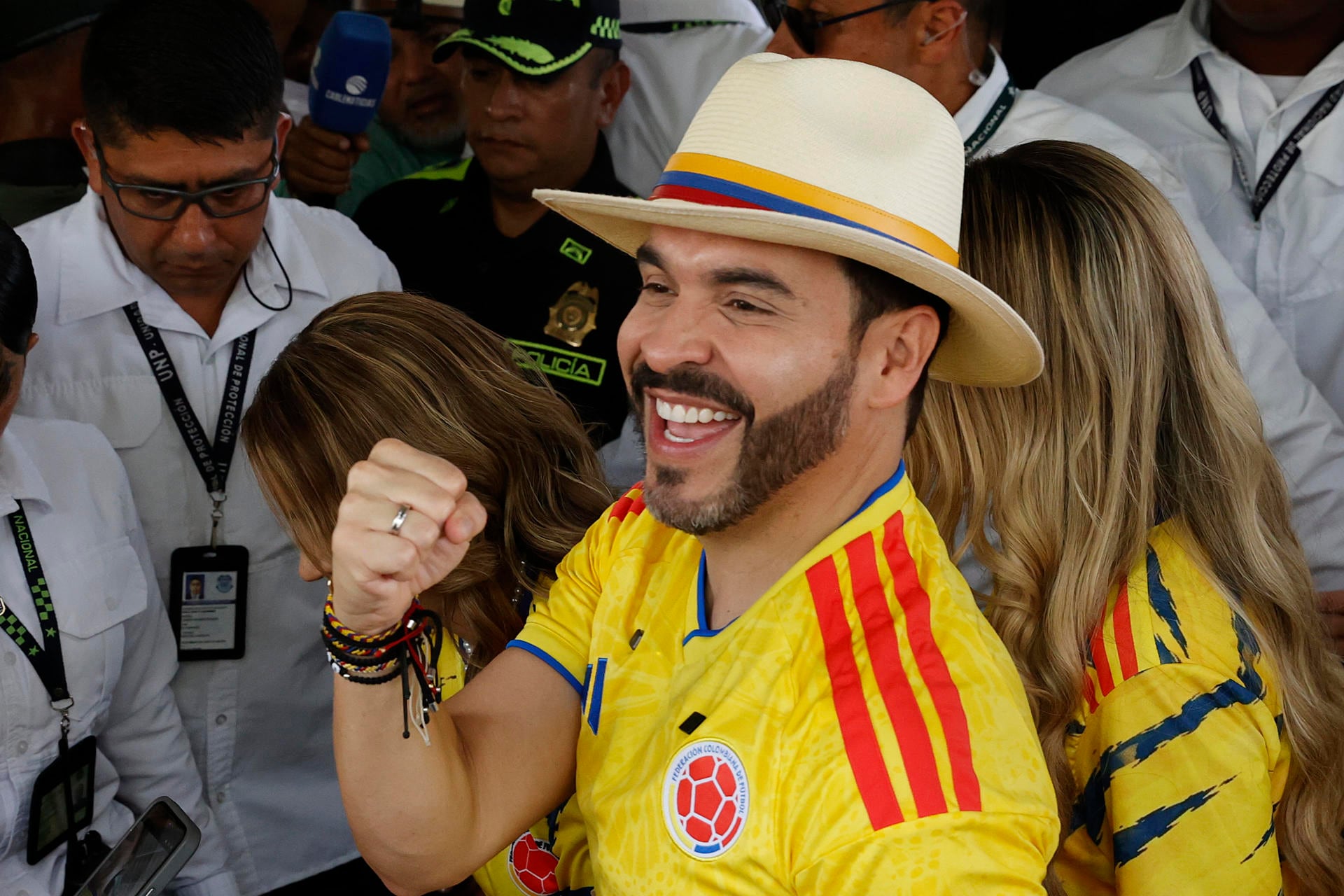 El candidato a la presidencia de Colombia Abelardo de la Espriella reacciona en Barranquilla, durante la segunda vuelta presidencial. (EFE/ Mauricio Dueñas Castañeda).
