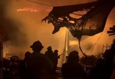 Villa El Salvador: incendio de gran magnitud consume almacén de reciclaje