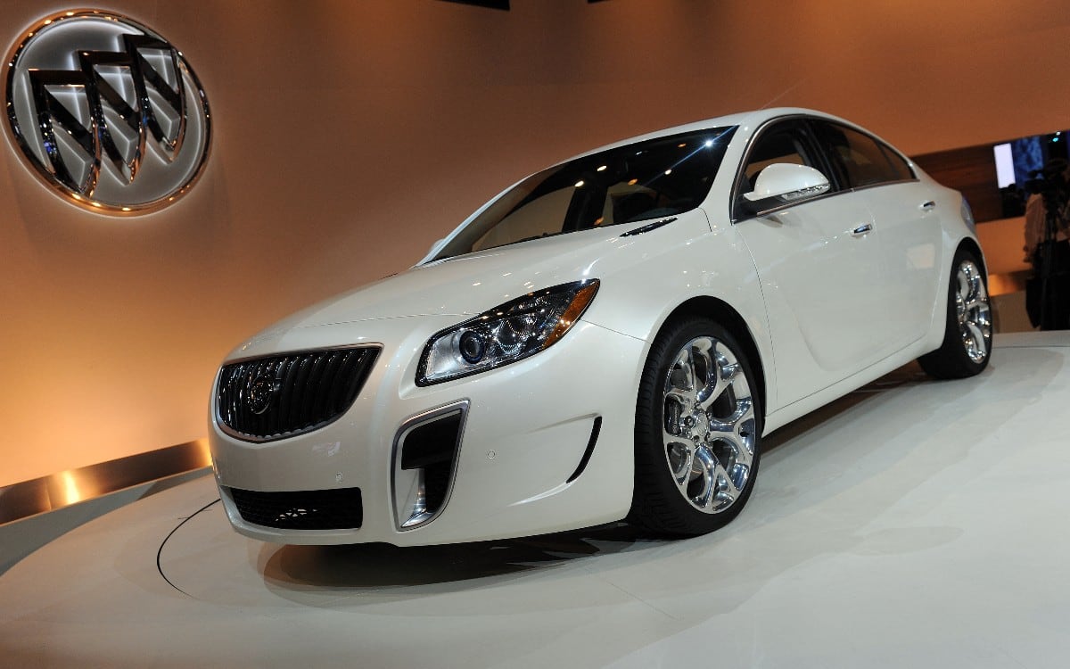 General Motors anunció el retiro de más de 17.000 vehículos Buick Regal debido a un posible defecto en una pieza de la suspensión trasera. (Foto: GABRIEL BOUYS / AFP)