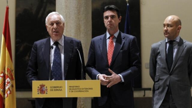 España advierte represalias contra Argentina por YPF