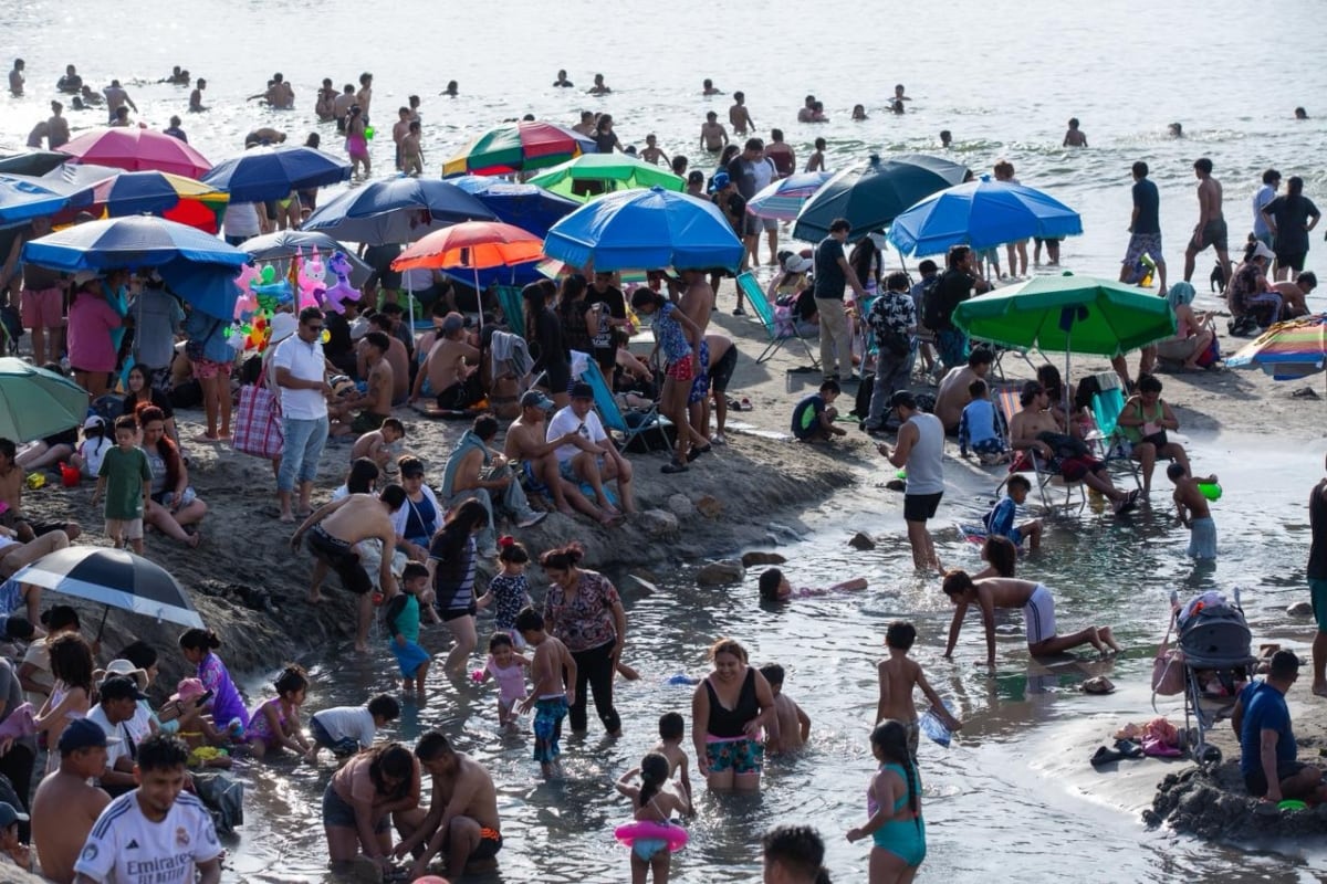 Hay 96 situaciones de riesgo que exponen a bañistas de Lima Metropolitana. Además, 3 de 4 zonas del litoral no consideradas playas presentan acumulación de basura y desmonte, según el informe de control. Foto: Fernando Sangama / @photo.gec