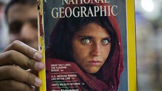 Pakistán arresta a la "niña afgana" de icónica foto por acusación de documento falso