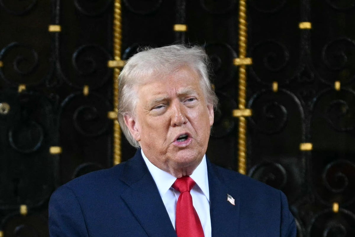 El presidente de Estados Unidos, Donald Trump, habla con los periodistas en la residencia de Trump en Mar-a-Lago en Palm Beach, Florida, el 29 de diciembre de 2025. (Jim WATSON / AFP)