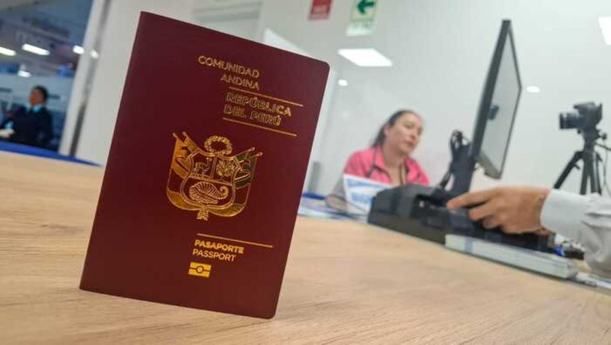 Adultos mayores de 70 años ahora pueden tramitar su pasaporte electrónico sin cita en todas las sedes. Foto: Migraciones.