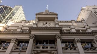 Reservas netas de Argentina en mínimo histórico, crece temor por ahorros