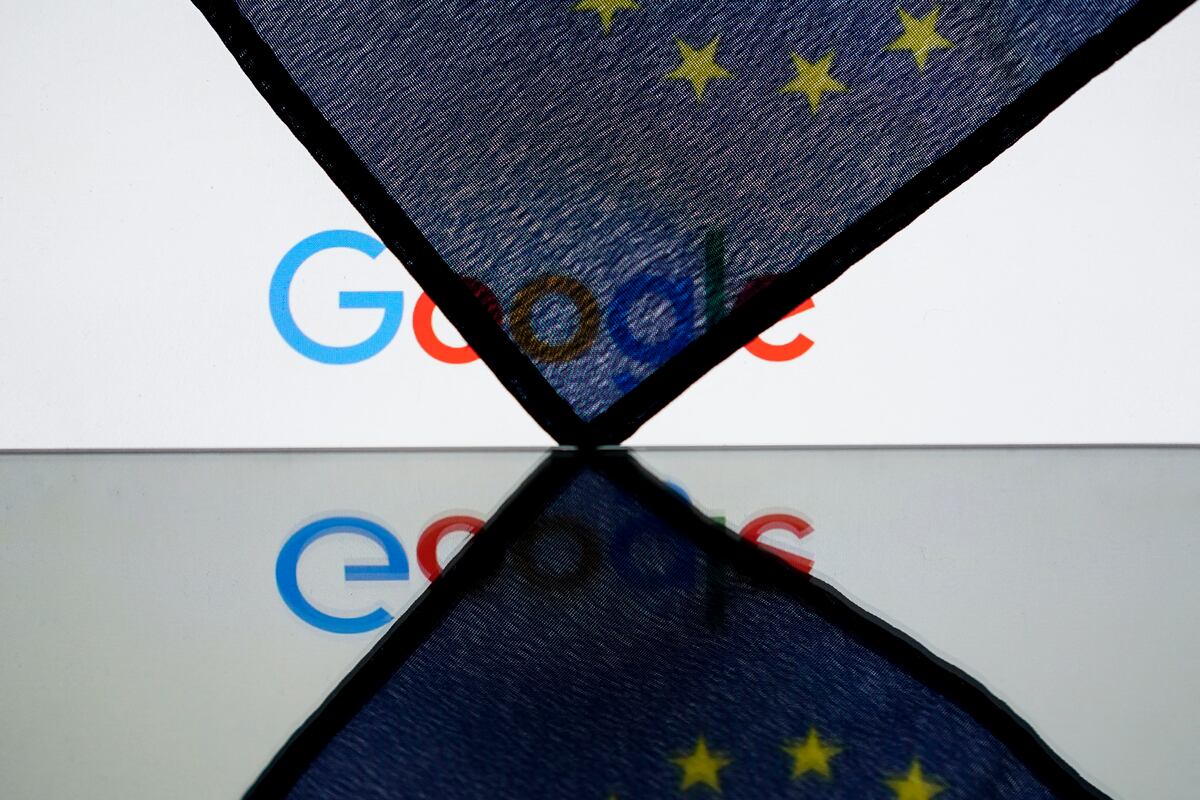 Google sufrió un revés el año pasado cuando perdió su lucha judicial contra una decisión antimonopolio de 2,420 millones de euros por el uso de su propio servicio de comparación de precios para obtener una ventaja desleal sobre sus rivales europeos más pequeños. (Photo by Kenzo TRIBOUILLARD / AFP)