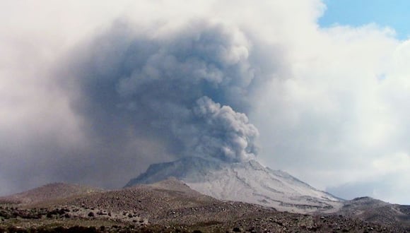 Volcán Ubinas.  Ingemmet descartó que se produzcan ríos de lava como sucede en otros lugares del planeta.  (Foto: Ingemmet)