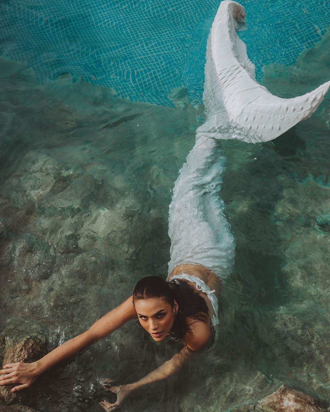 El diseñador viste a modelos como Janick Maceta.