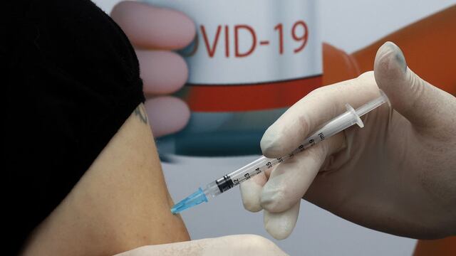 Vacuna antiCOVID protege pero genera dudas sobre la inmunidad en Israel