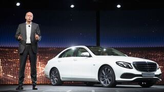 Mercedes-Benz superaría a BMW como líder en autos de lujo