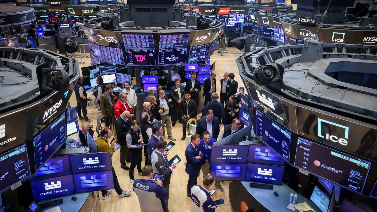 Wall Street cierra en rojo tras la subida de los bonos y el petróleo
