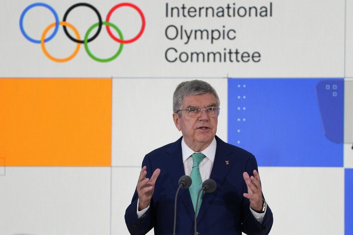 Thomas Bach, presidente del COI, durante la presentación de la Agenda Olímpica en materia de Inteligencia Artificial.(AP Foto/Kirsty Wigglesworth) (Kirsty Wigglesworth / Associated Press)