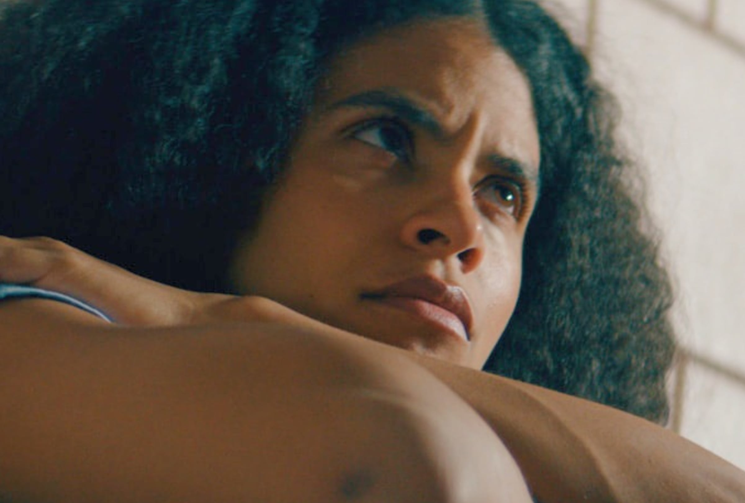 La actriz Zazie Beetz como Saga Bauer en una escena de la serie de suspenso psicológico "Nocturne" (Foto: A+E Studios / Hardy, Son & Baker / Range Studios / Apple TV)