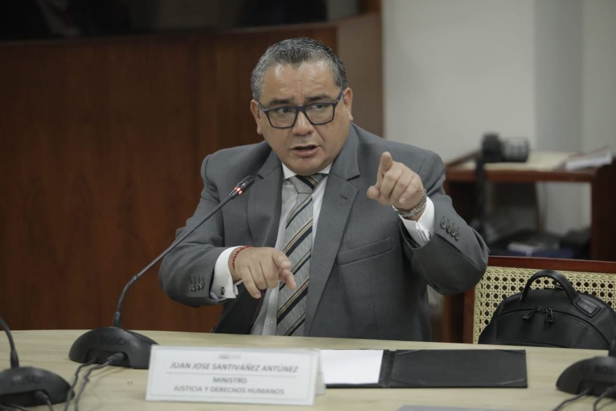 El Tribunal Constitucional concluyó que las acciones del Ministerio Público no representan una amenaza directa a la libertad personal de Juan José Santiváñez. Foto: Britanie Arroyo / @photo.gec