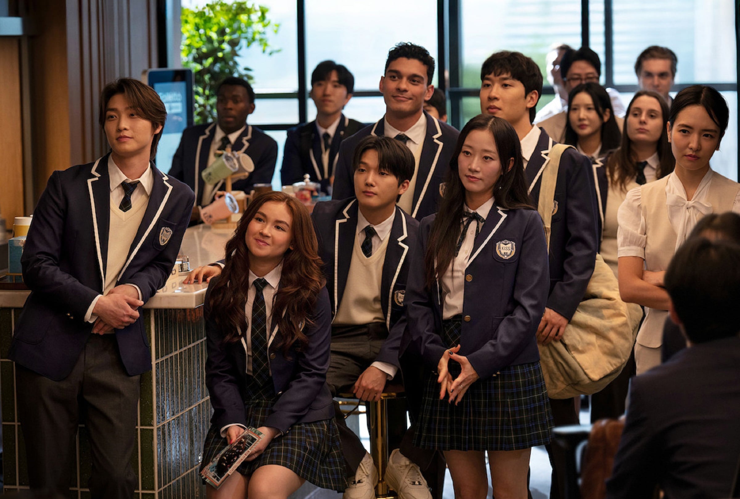 Kitty Song Covey (Anna Cathcart) y sus compañeros de la Escuela Independiente Coreana de Seúl (KISS) en la tercera temporada de "XO, Kitty" (Foto: Netflix)