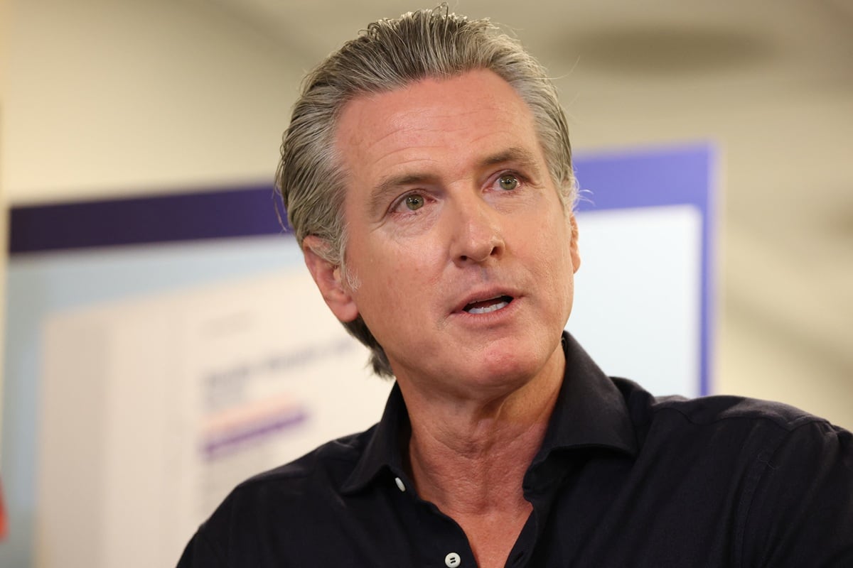 El gobernador de California, Gavin Newsom, promulgó varias leyes que entran en vigor en 2026 (Foto: Patrick T. Fallon / AFP)