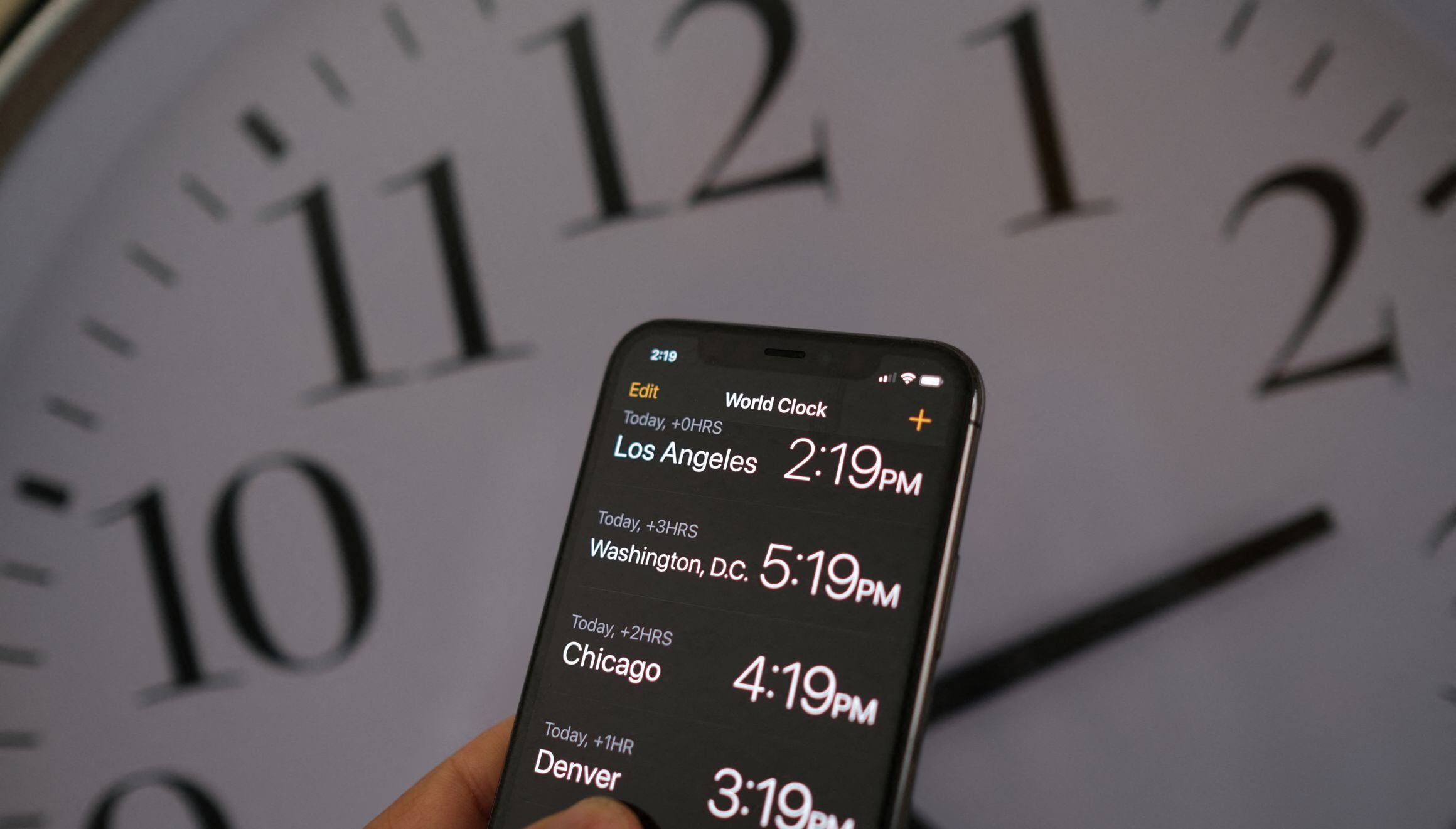 Florida ajustará los relojes por el horario de invierno en 2024 (Foto: AFP)