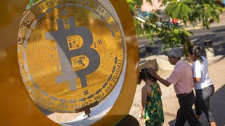 Bitcoin se desploma y elimina todo avance desde victoria electoral de Trump