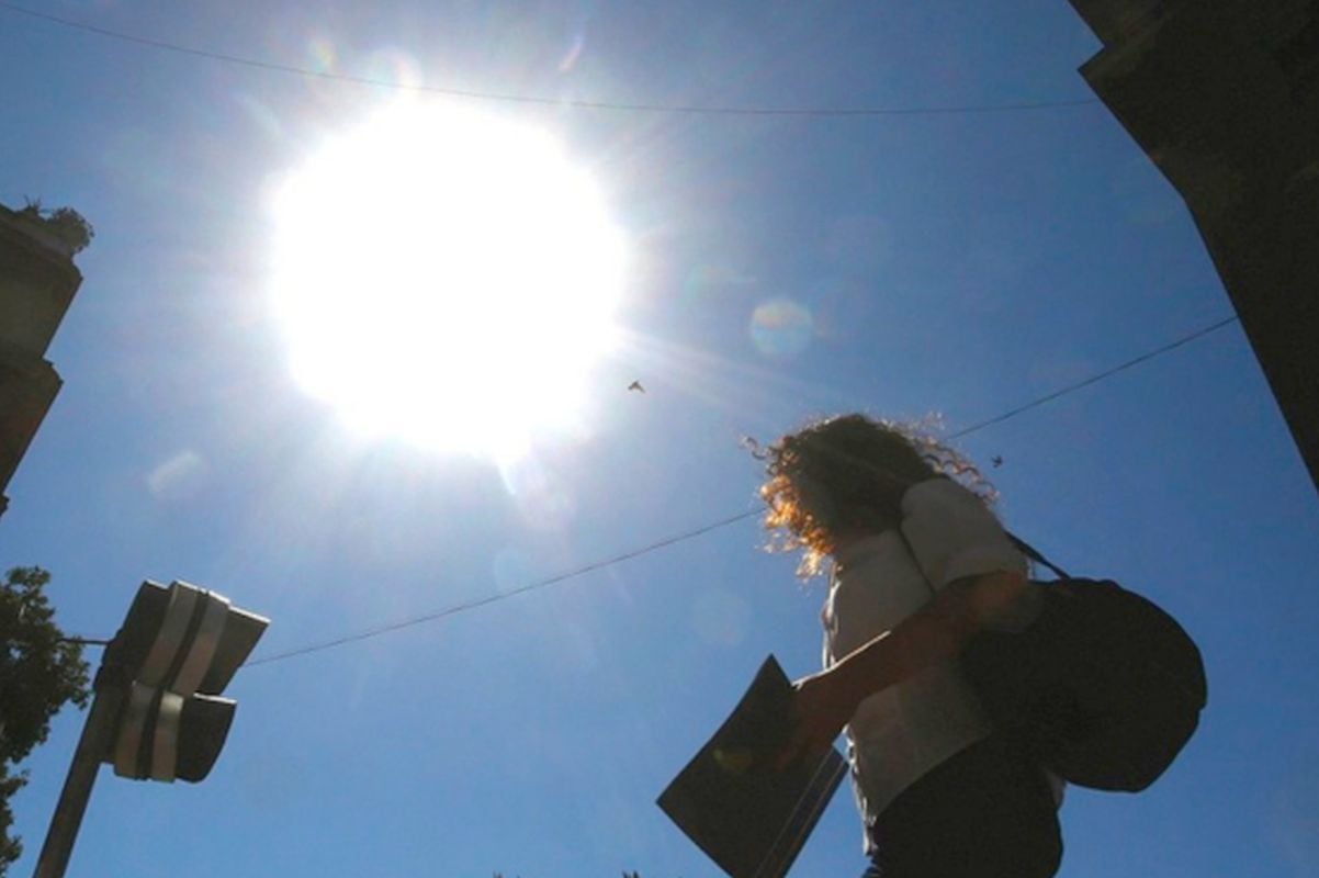 En noviembre de 2013 se promulgó la Ley N.° 30102, que dispone medidas preventivas contra los efectos nocivos para la salud por la exposición prolongada a la radiación solar. Foto: GOB.PE