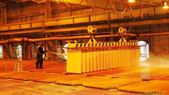 Importaciones de cobre de China caen en junio por fuerte producción y escasa demanda