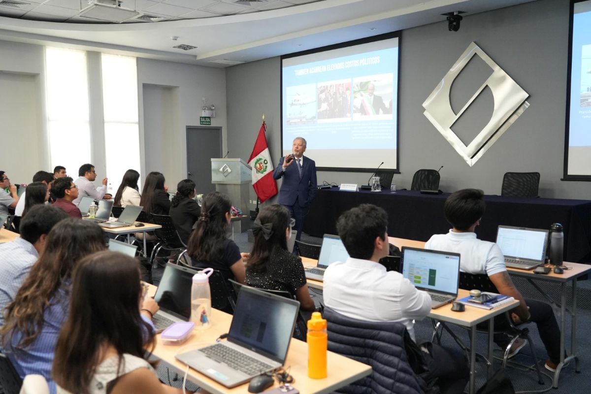 El Programa de Extensión de la SBS ofrece formación especializada en supervisión financiera, regulación y gestión de riesgos para estudiantes y egresados universitarios. Foto: SBS.
