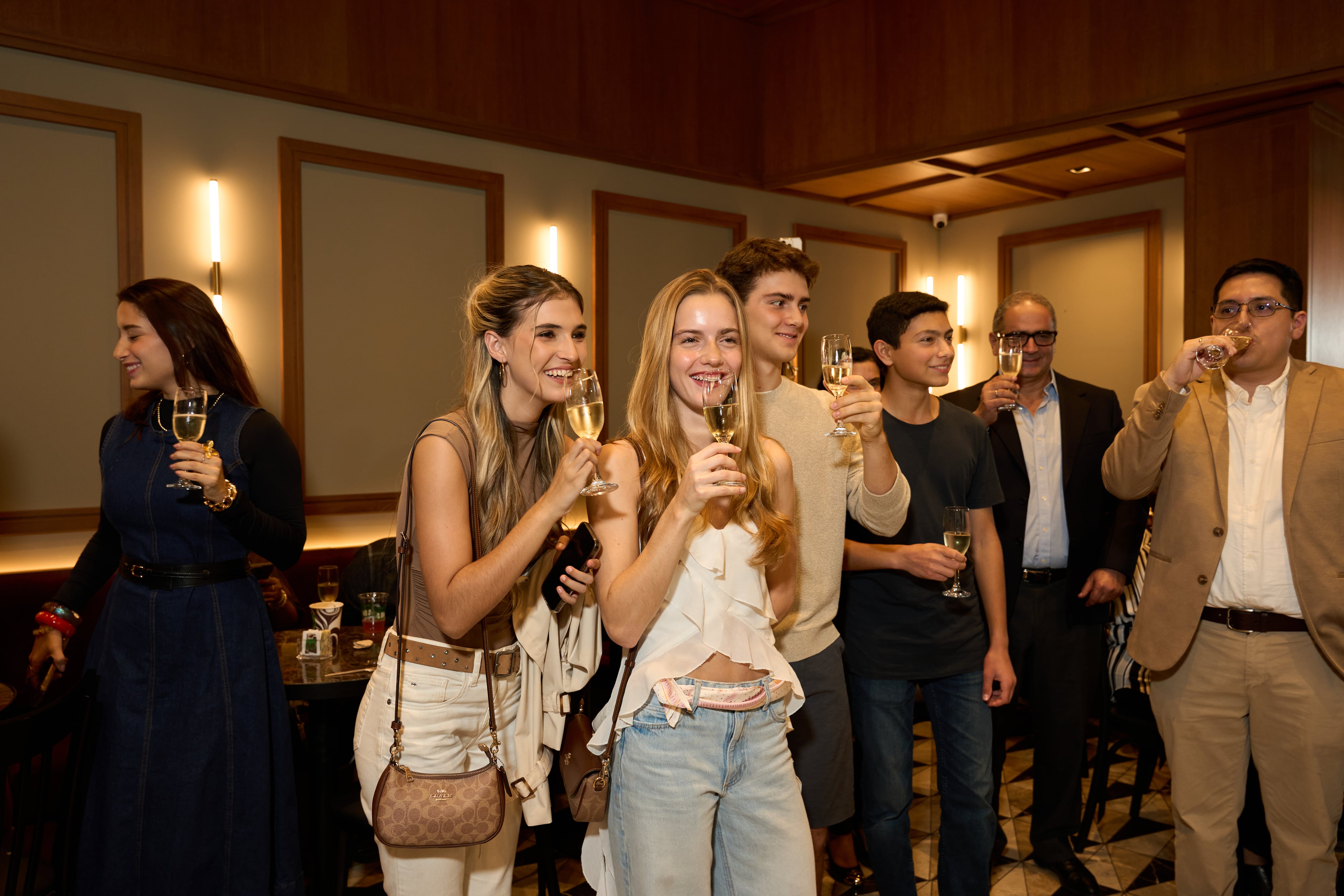 4D prepara una propuesta de catering para reuniones corporativas y eventos privados.