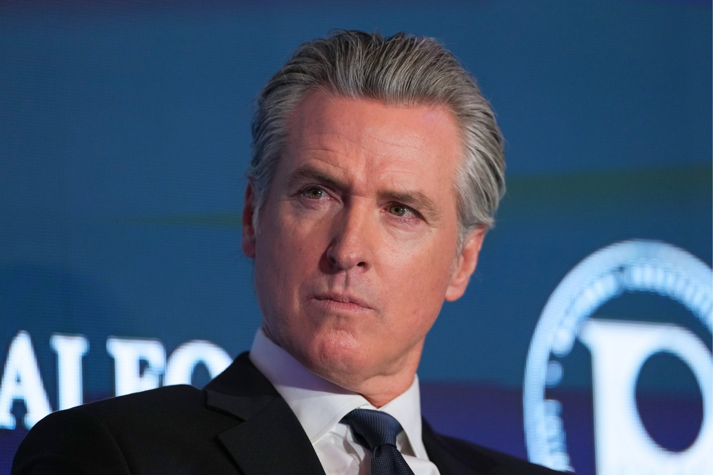 El gobernador Gavin Newsom ha endurecido los castigos contra algunos conductores infractores en todo el estado de California (Foto: AP)