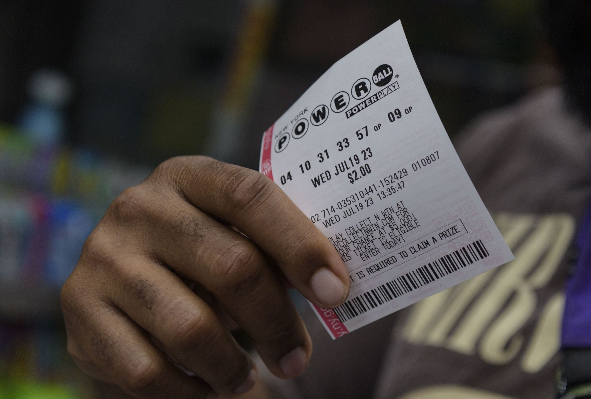 Revisa esta nota para que descubras quién ganó el Powerball hoy, lunes 16 de febrero, en EE.UU. (Foto: ANGELA WEISS / AFP)