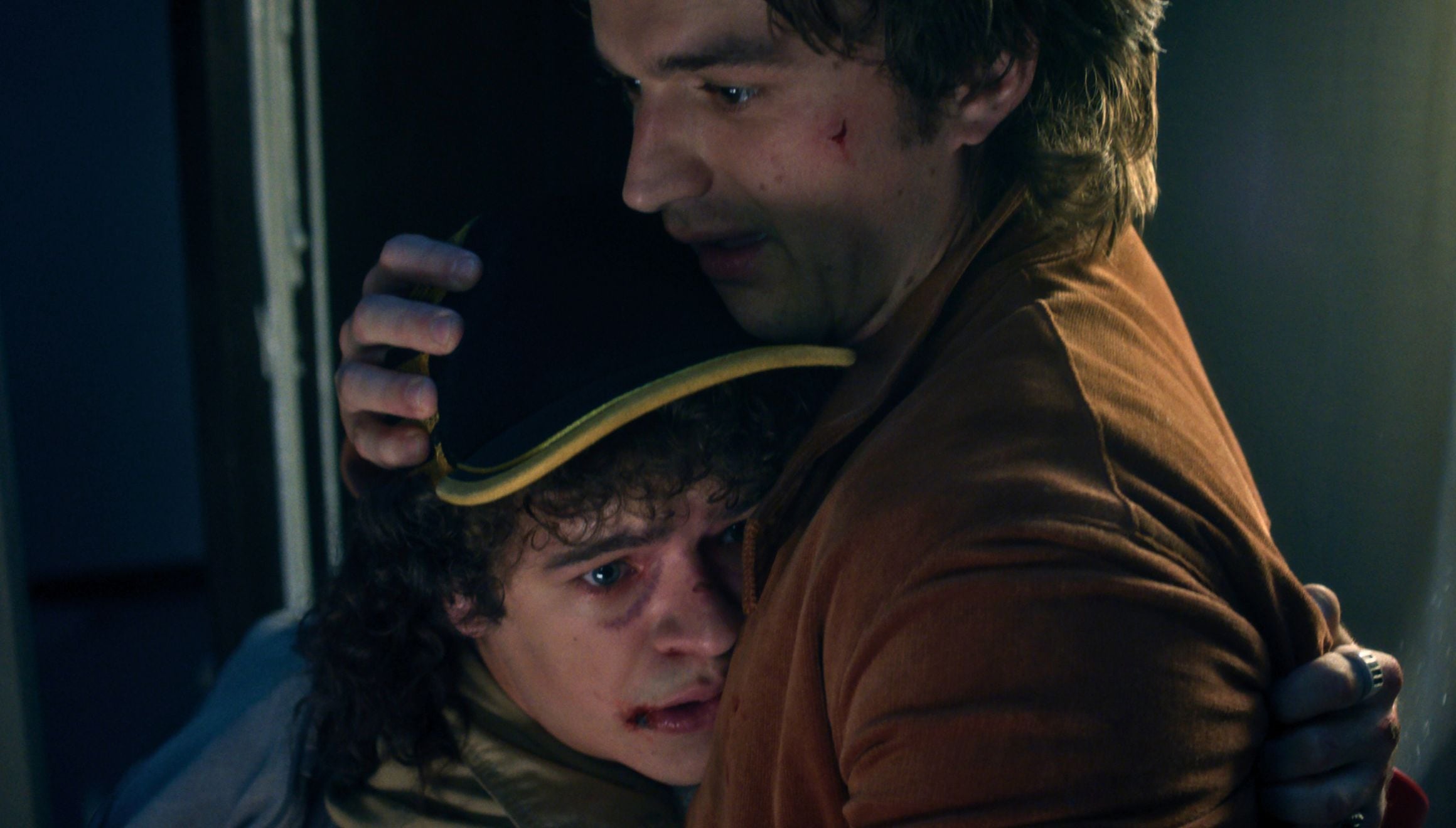 Gaten Matarazzo como Dustin Henderson y Joe Keery como Steve Harrington en una escena de la temporada 5 de la serie "Stranger Things" (Foto: Netflix)