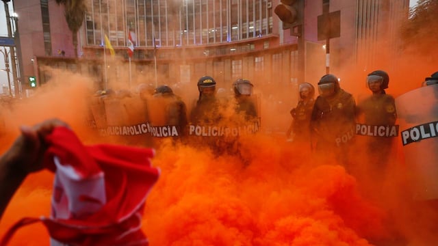 Toma de Lima: Enfrentamientos entre manifestantes y policías en el centro de la ciudad