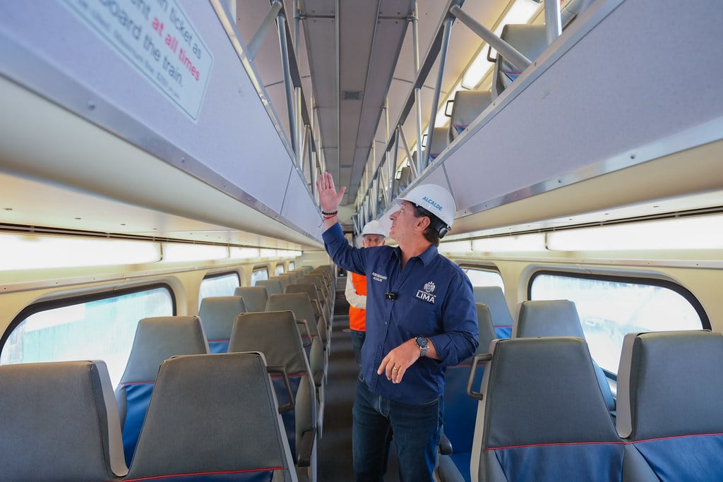 Alcalde Reggiardo anunció nuevo traslado de coches ferroviarios como parte del proceso para poner en servicio el Tren Lima-Chosica. Foto: MML.