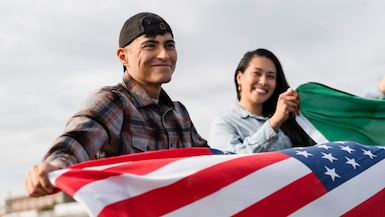 Los latinos en Estados Unidos representan alrededor una gran fuerza laboral en el país norteamericano (Foto: Freepik)