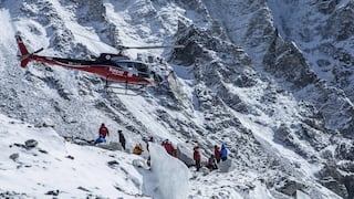 Un guía sobrevive seis días en el Everest “masticando hielo y comiendo chocolates”
