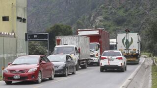 Vizcarra: "Se ha restringido paso de vehículos livianos por la carretera Central"