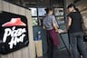 Crisis en el “fast food”: Pizza Hut confirma el cierre de 250 locales en Estados Unidos