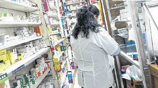 ¿Debe obligarse a las farmacias a tener un mínimo de medicamentos genéricos?