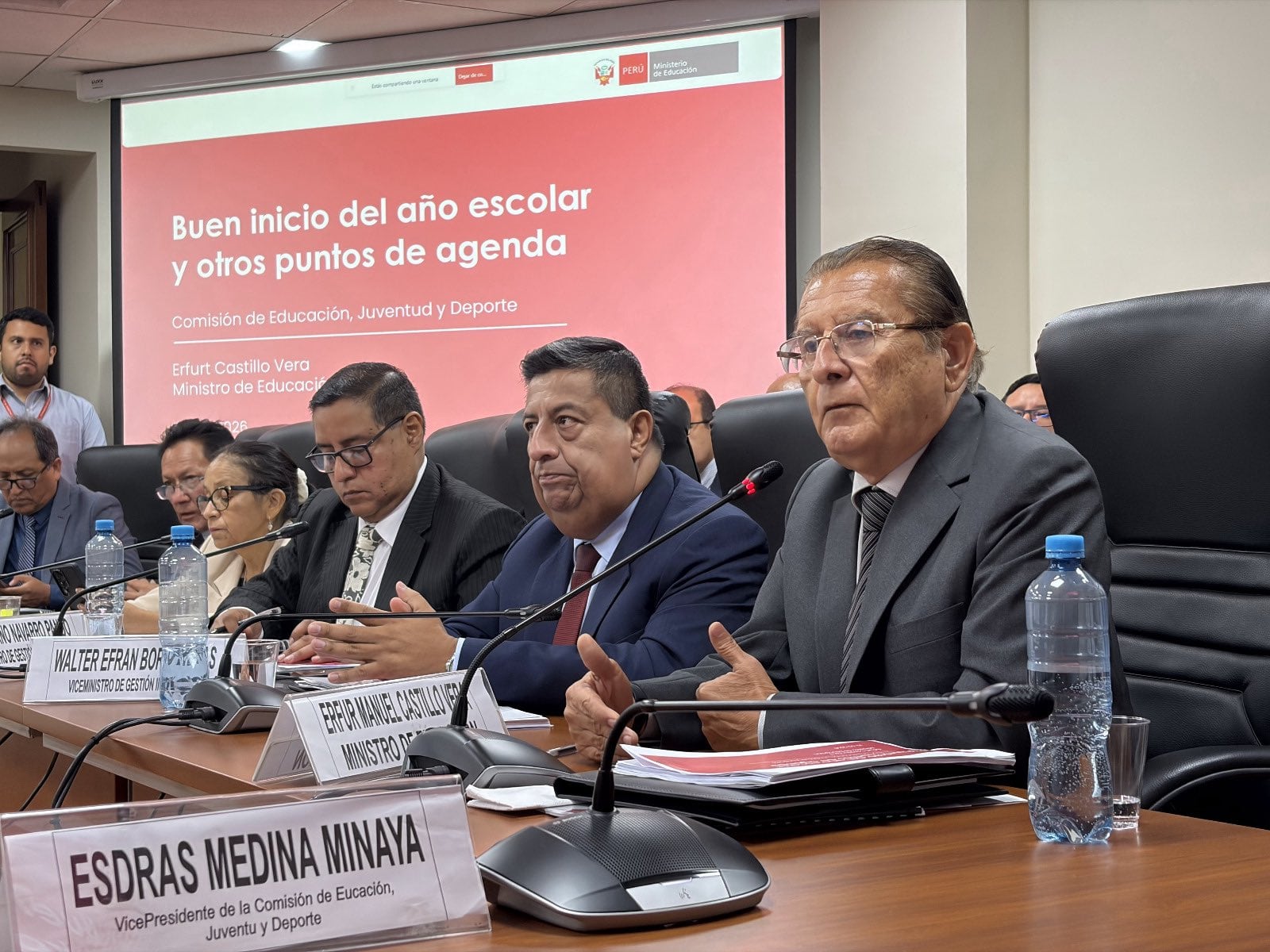 El ministro de Educación, Erfurt Castillo, durante la sesión extraordinaria de la Comisión de Educación, Juventud y Deporte del Congreso. Foto: Minedu