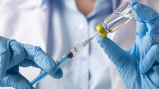  Vacuna de AstraZeneca para COVID es un 70% efectiva pero deja dudas en personas mayores