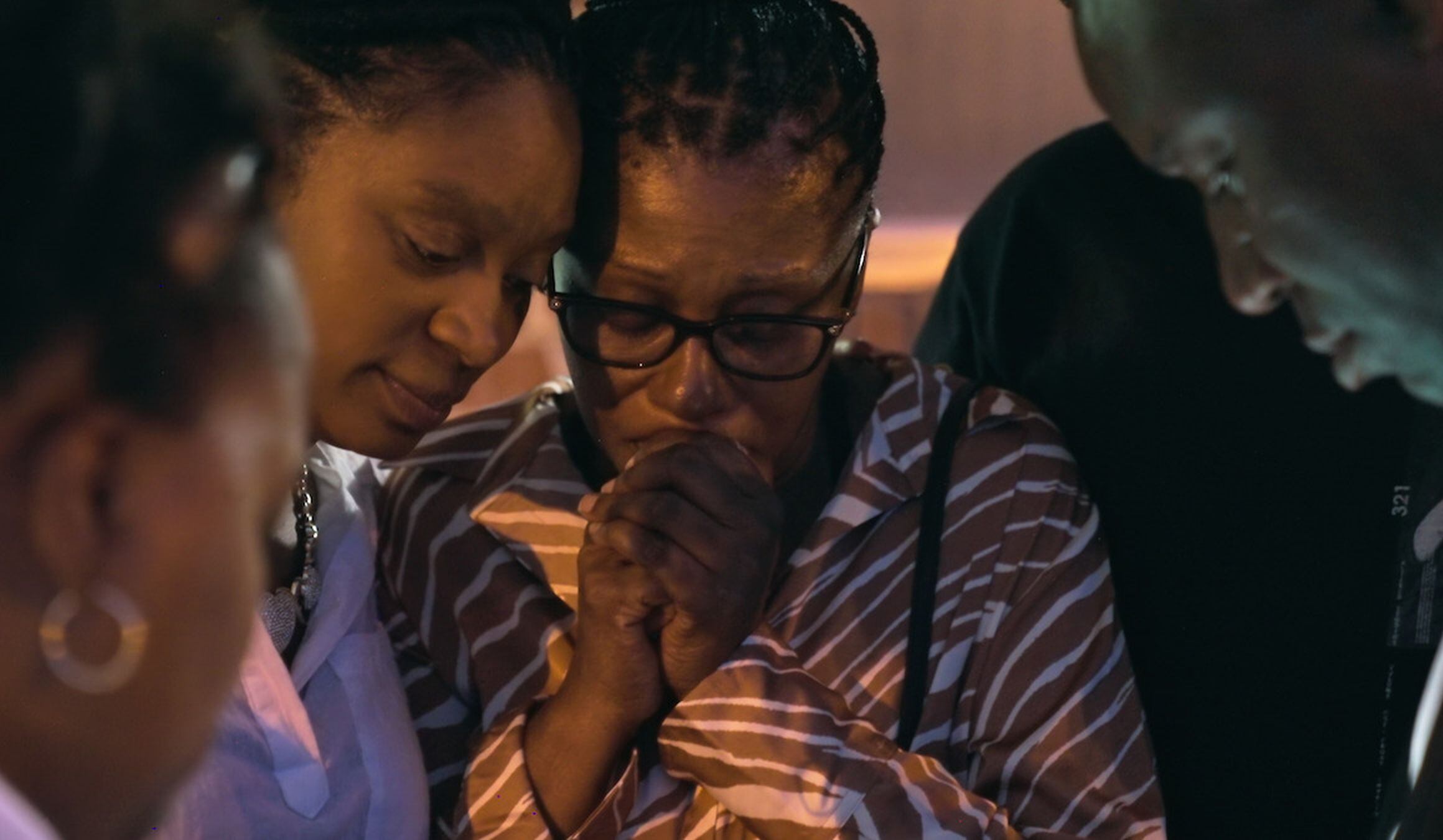 La familia de Owens creó el fondo Standing in the Gap en su honor para apoyar a víctimas de violencia racial (Foto: Netflix)