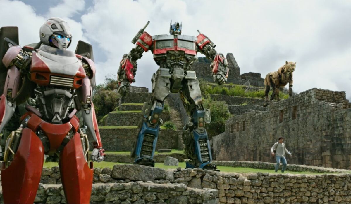 Está en manos de las autoridades aprovechar esta magnífica oportunidad de que a esta película la sigan otras súper producciones.