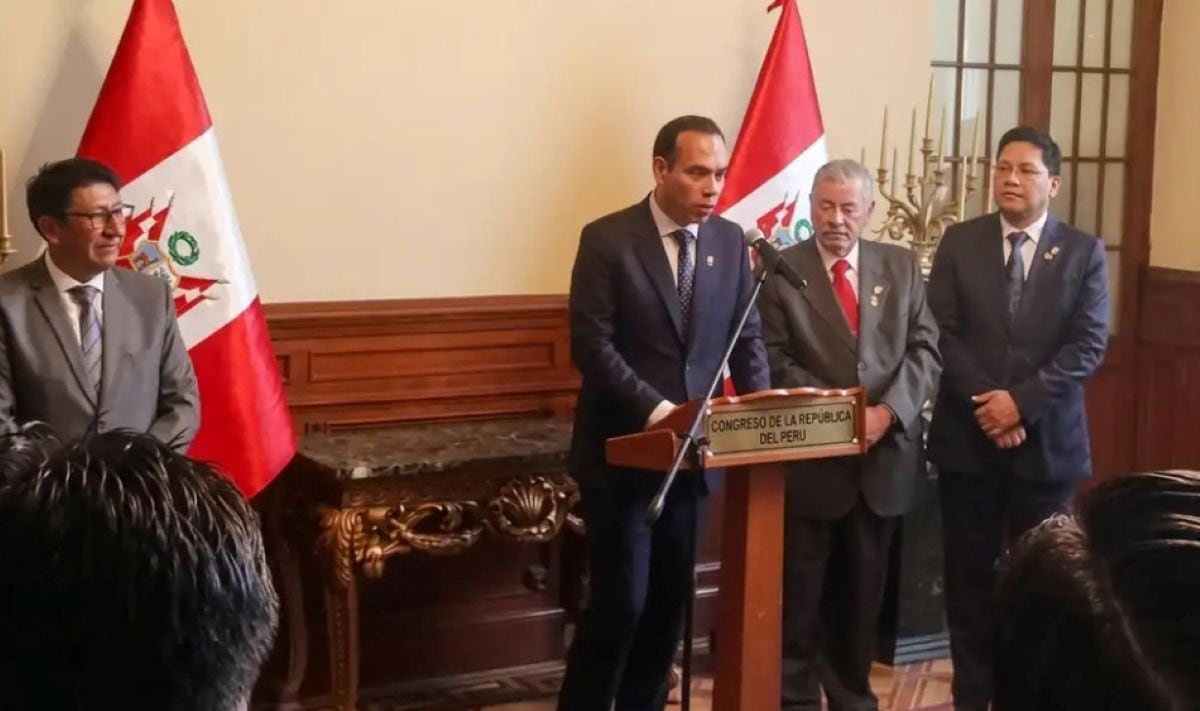José Jerí recibió la Medalla de Honor en el grado de Gran Cruz durante una ceremonia privada en el Congreso. Foto: X.
