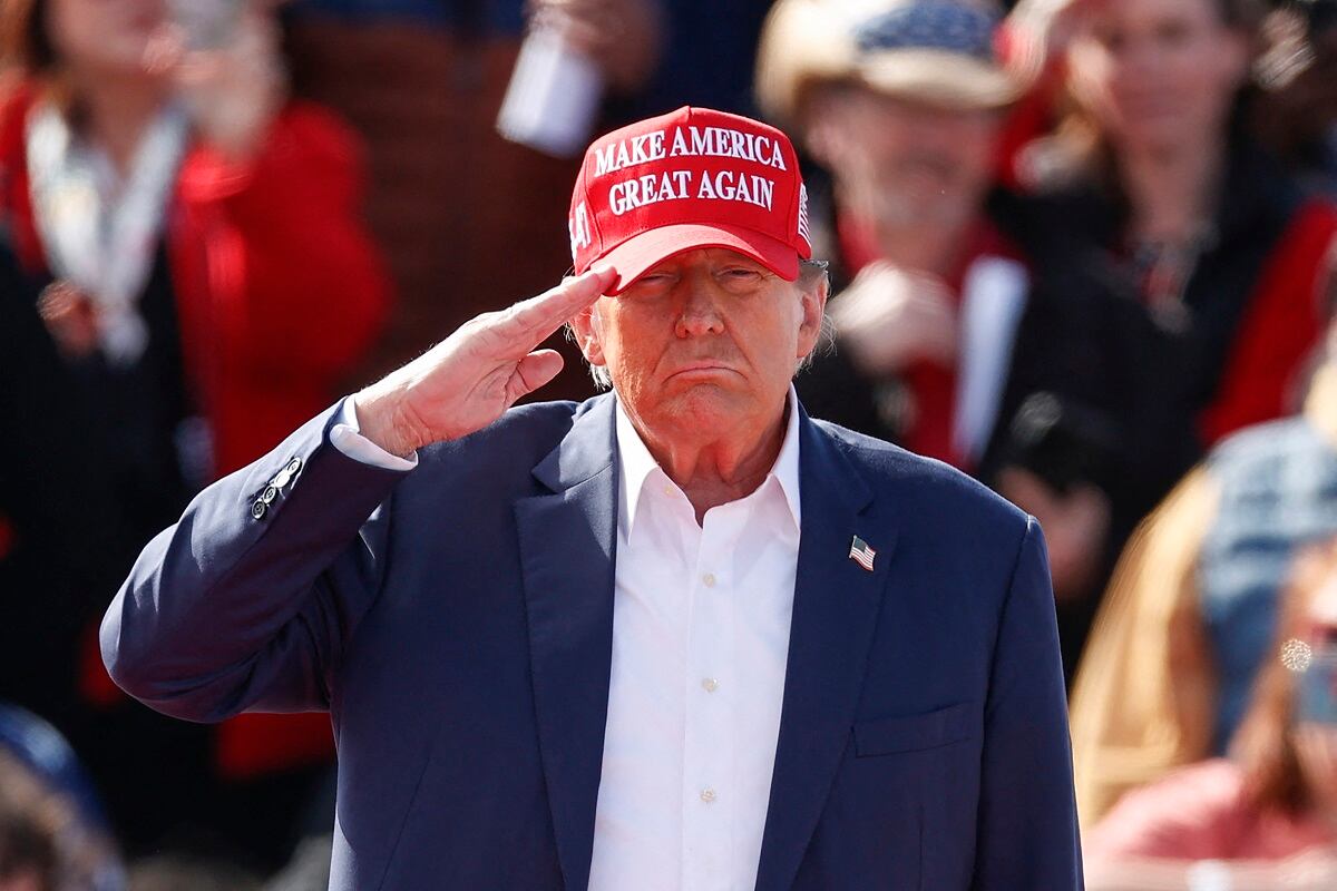 "Se espera un mayor proteccionismo para la economía estadounidense, lo que se traducirá en una guerra comercial intensa". (Foto de KAMIL KRZACZYNSKI / AFP)